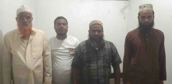 নাটোরে চাঁদা না পেয়ে ১০ দোকানে তালা দেওয়ার অভিযোগে জামায়াত নেতাসহ গ্রেপ্তার ৪